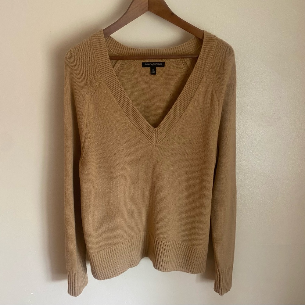 Banana Republicblic v neck sweater in tan, thick knit, L